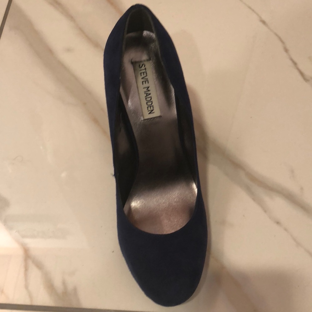 👠 - Picture 3 of 3